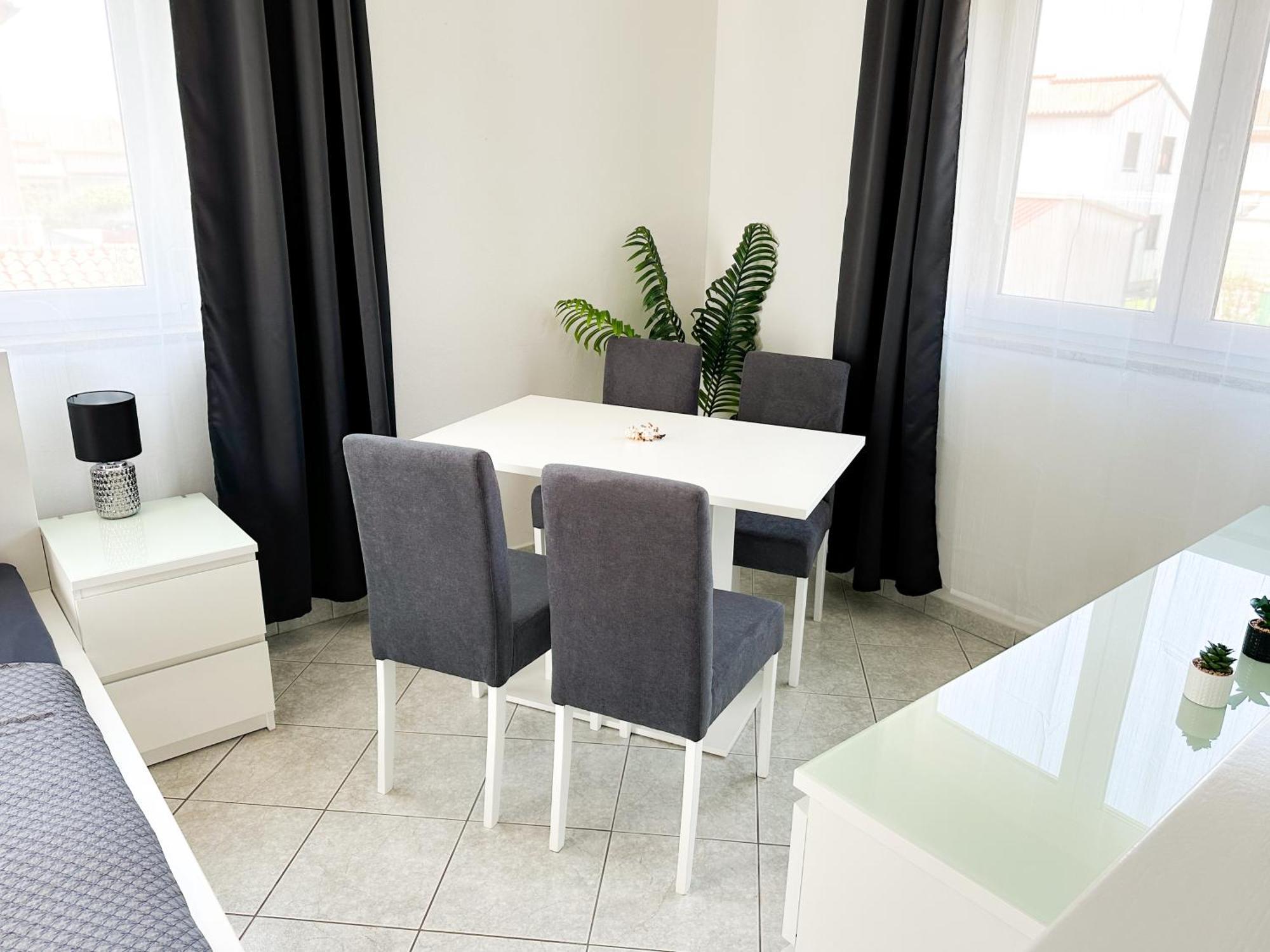 Sunside Apartments Пула Екстер'єр фото